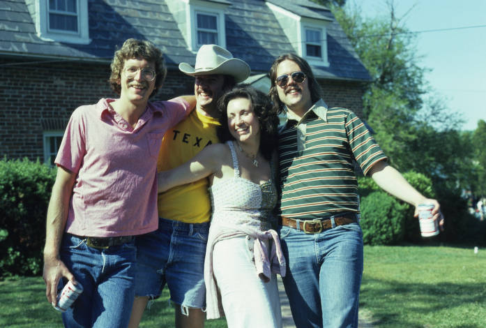SMCM students enjoy a group photo in 1976 outside the May Russell Alumni Lodge, by photographer Robert Thornton