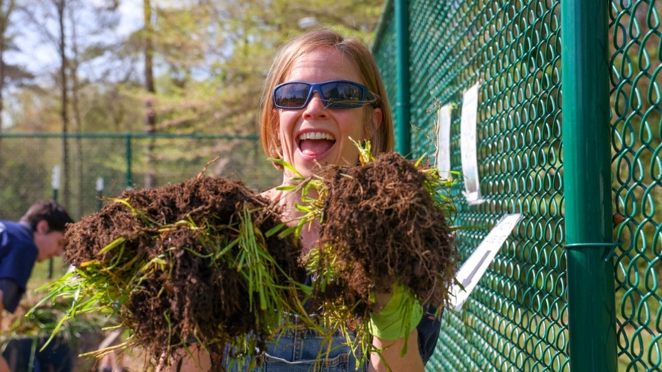 Bay to Bay Service Day LMPP Garden Planting, big handfuls of weeds