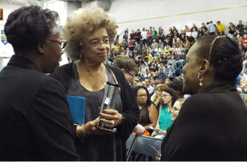 President of St. Mary’s College, Dr. Tuajuanda C. Jordan and Angela Davis talk with Betty Currie, the former personal secretary for Bill Clinton.