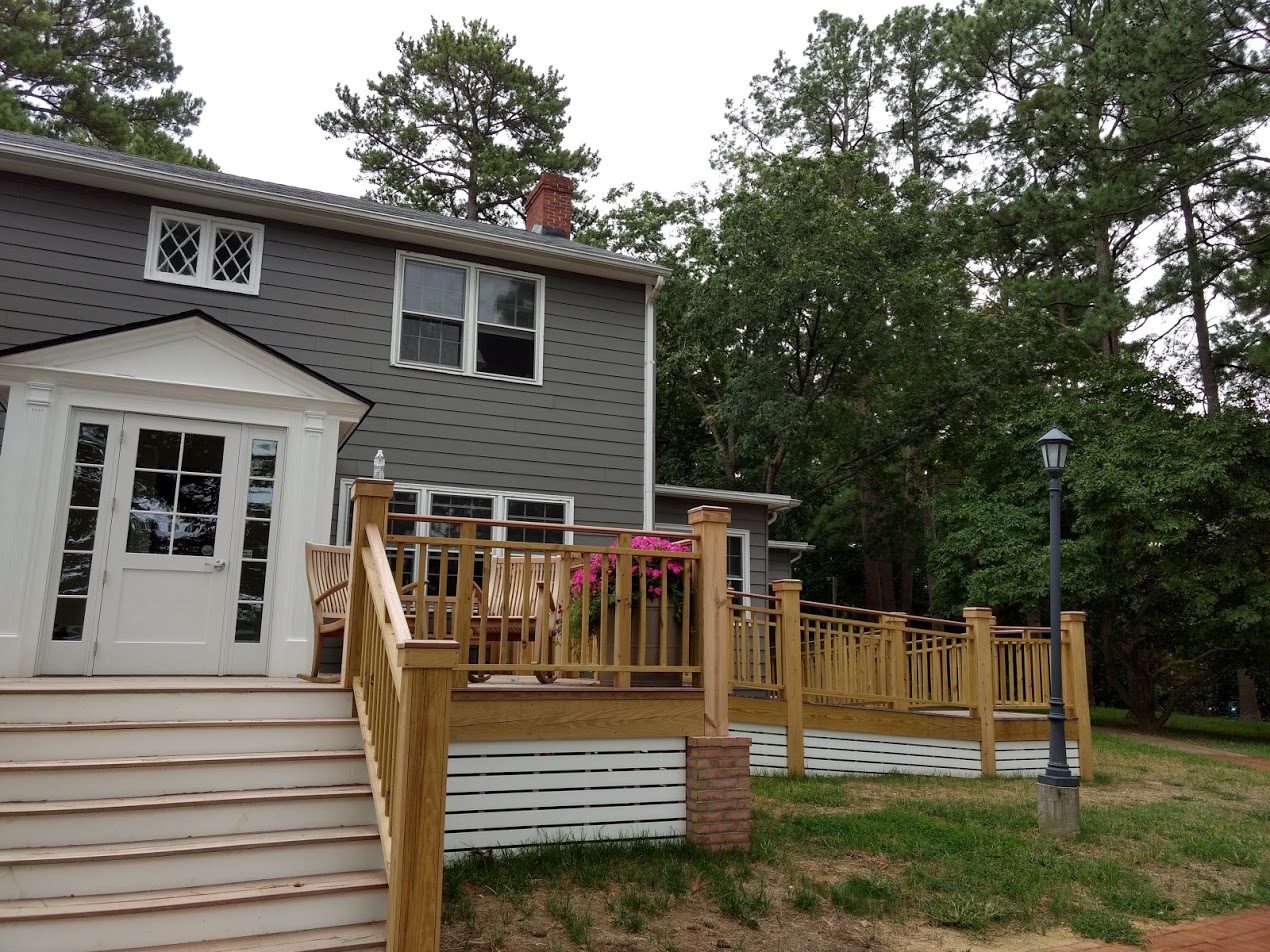 A side view of the Alumni Center Cobb House