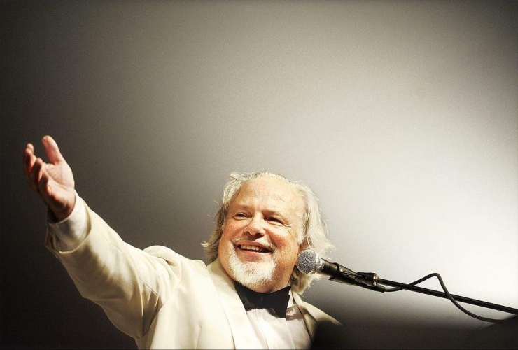 Jeffrey Silberschlag conducting