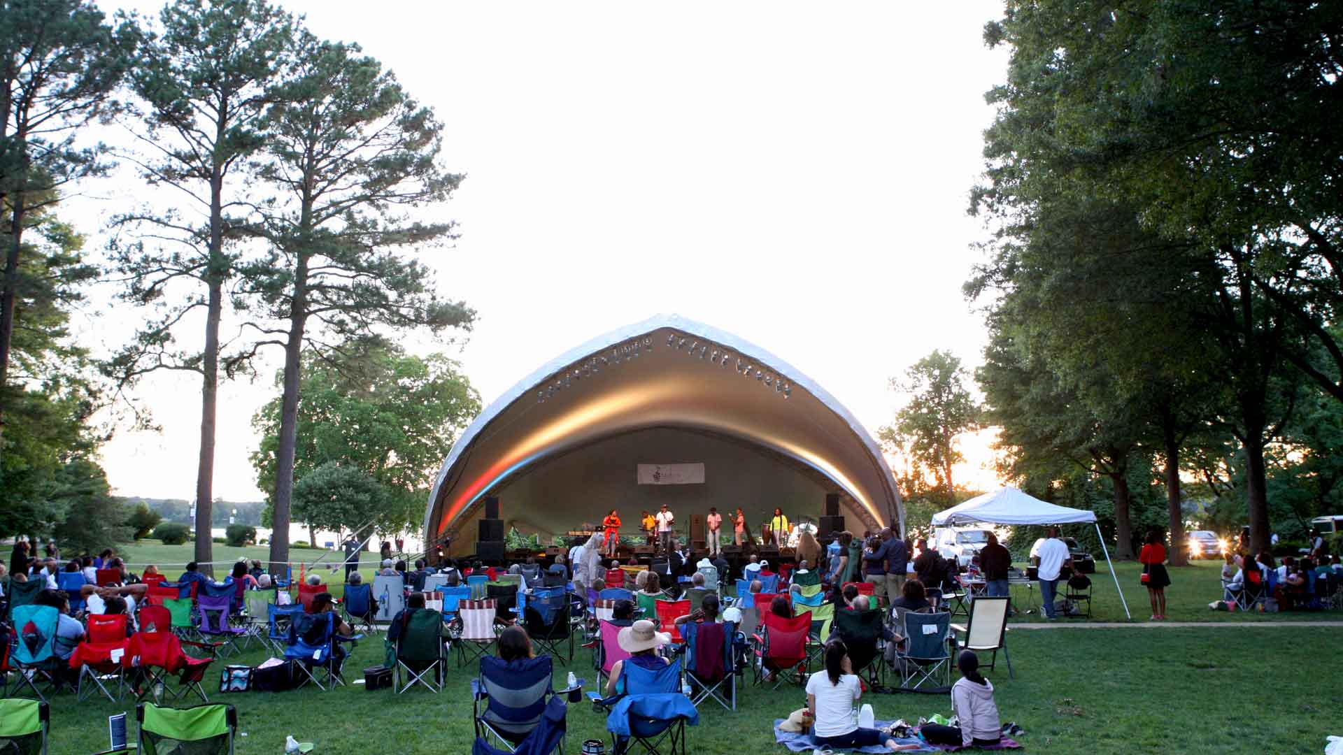 2019 Mulberry Music Festival on the Townhouse Green 2019 Mulberry Music Festival, on the Townhouse Green